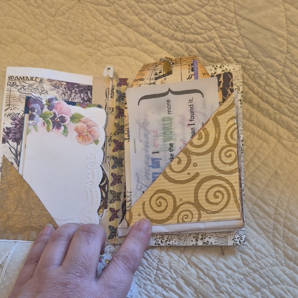 2 Floral Journals with Pink and White Accents - Picture 3 of 9